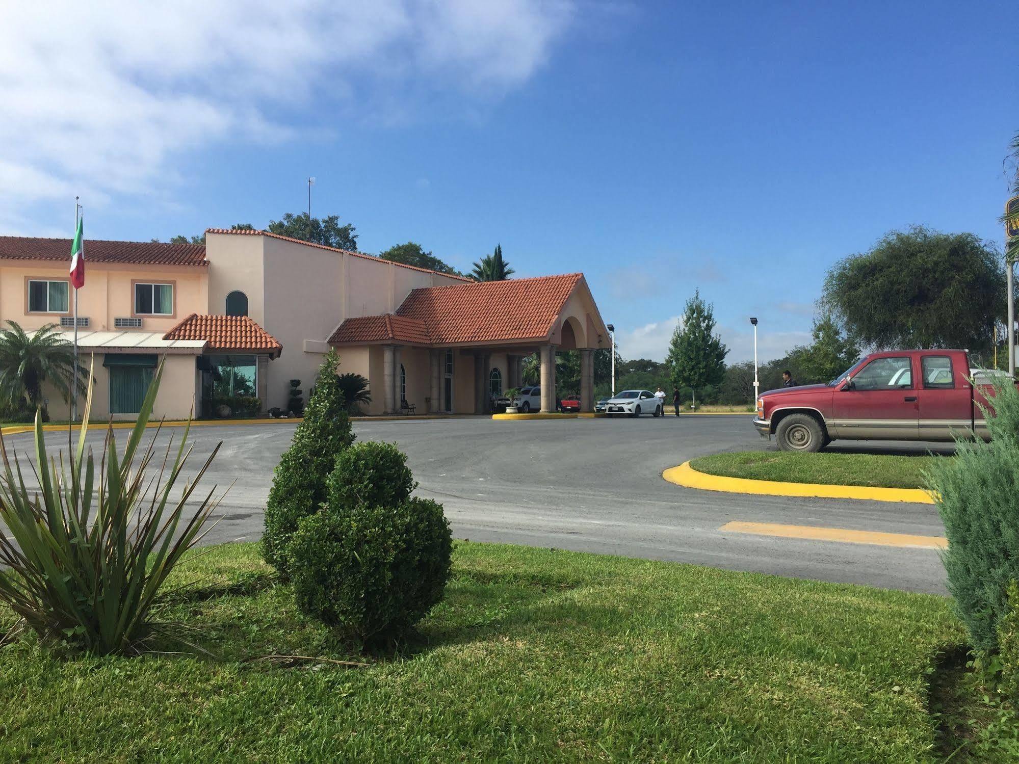 ベストウェスタン バザレル イン Montemorelos エクステリア 写真